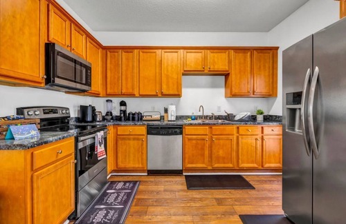 Church Street Casa | 3-bedroom house in charming College Park with WiFi, AC /ATL airport 10 minutes