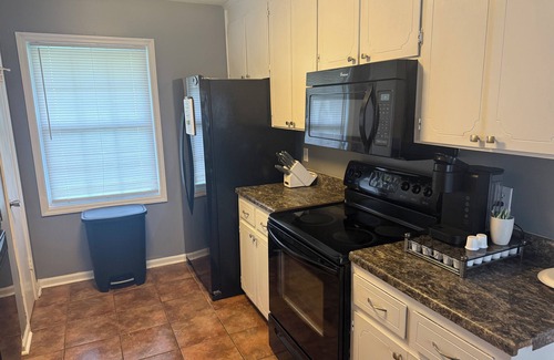 Dothan Casa | 3-bedroom house with pool in hometown Dothan.