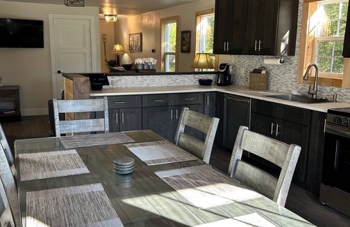 Machias Casa | 3-bedroom House with River View in the Center of Town