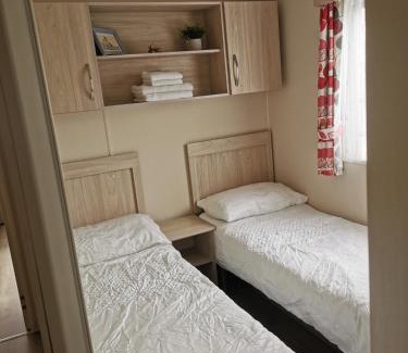 Layer Marney Casa | 3 Bedroom Mersea Beach Retreat-Getaway by the Sea