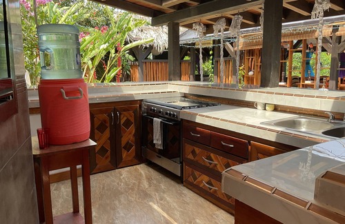 Santa Elena Alquiler De RV | 3-bedroom Tree Fort with private bathroom overlooking Santa Elena/San Ignacio.