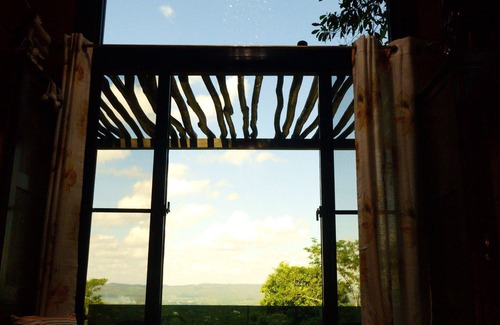 Santa Elena Alquiler De RV | 3-bedroom Tree Fort with private bathroom overlooking Santa Elena/San Ignacio.