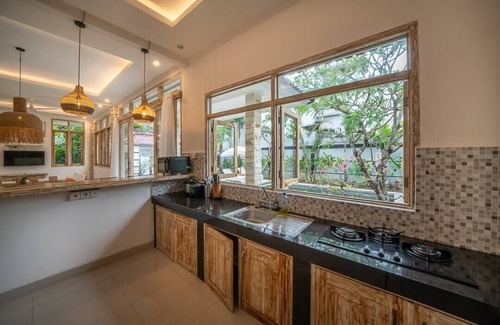 Bouvet Island Villa | 3 Bedroom Tropical Villa Walking Distance to Beach