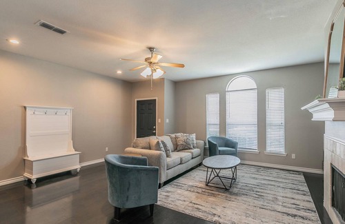 Roanoke Casa | 3 BR 2 BA Professionally Hosted by STR Homes