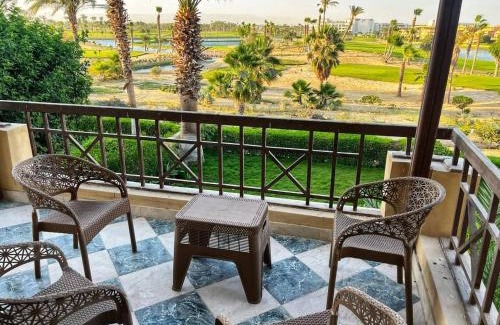 Ain Sokhna Chalet De Esquí | 3-BR Duplex - Near Beach & Hotel in Einbay l Wifi