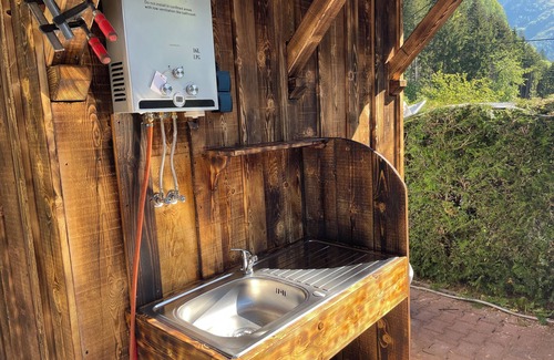 Stall Alquiler De RV | 3 campspace with shower, toilet and electricity. in the winter no shower.