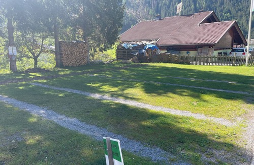 Stall Alquiler De RV | 3 campspace with shower, toilet and electricity. in the winter no shower.