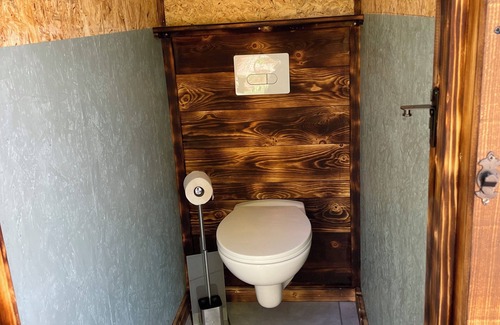 Stall Alquiler De RV | 3 campspace with shower, toilet and electricity. in the winter no shower.