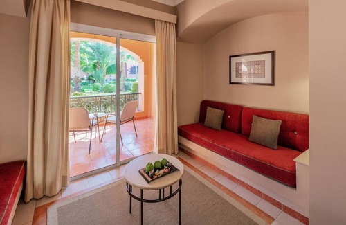 Makadi Bay Complejo | 3 Kid-Friendly Rooms with Balcony and Pool Near Makadi Aqua Park