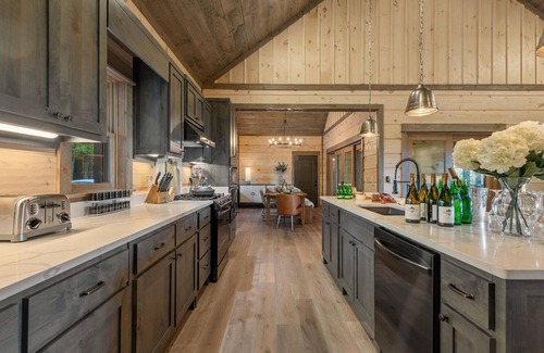 Mineral Bluff Cabina | 3 King Suites + Kids Room, 2-State Mtn View GA&NC