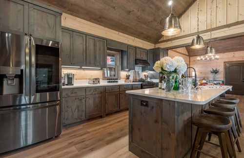 Mineral Bluff Cabina | 3 King Suites + Kids Room, 2-State Mtn View GA&NC