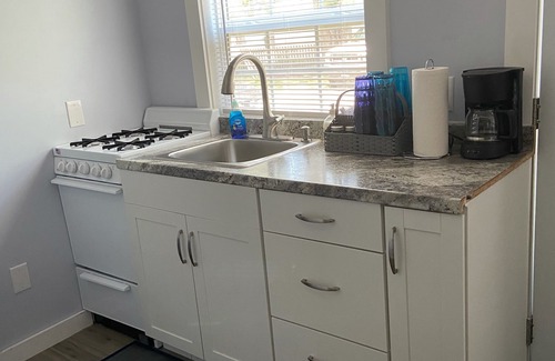 Geneva-on-the-Lake Cabaña | 3 Little Cottages - #1 Sundance Cottage