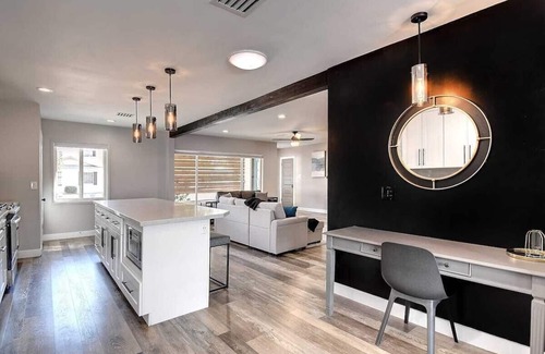 Village Grove Casa | 3 Master Suites Theater Game Room Near Old Town