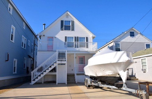 North End Condominio | A 3 cuadras de la playa y del paseo marítimo. A poca distancia de la biblioteca, tiendas, atracciones y restaurantes.