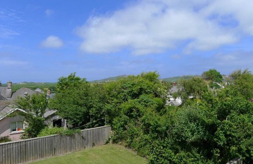 St Davids Cabaña | 3 Stable Yard, Holiday Cottage St Davids, Sleeps 6, 3 bedrooms, bathrooms