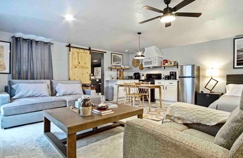 Central Oklahoma City Apartamento | 3-story 6-bedroom 4 Bathrooms 3min-asian Dist