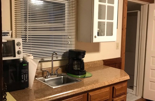 Bass River Cabina | 3-Studio cabin duerme 2 w cocina, porche, parrilla, pool-cabin3