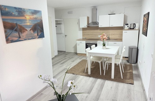 Herne Apartamento | #3 Top room: central & comfortable, shared bathroom