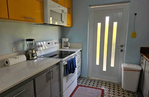 Arecibo Pueblo Apartamento | 30 Day Minimum 4 Br/2 Ba -Arecibo Beach Vibes Unit1