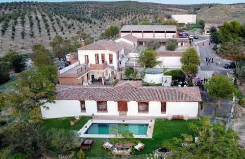 Recas Villa | A 30 min de Puy de Fou. Piscina,bbcoa,A/A,Wifi gratis,jardín, terraza con vistas
