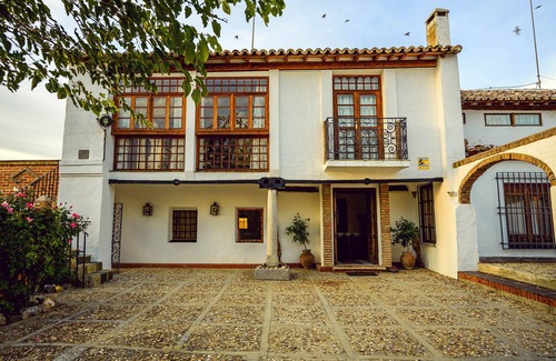 Recas Villa | A 30 min de Puy de Fou. Piscina,bbcoa,A/A,Wifi gratis,jardín, terraza con vistas