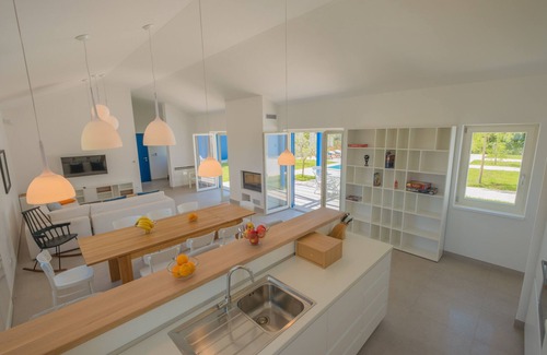 Butkovici Villa | Parcela de 3000 m2, con piscina climatizada de 50 m², jacuzzi, 2 pistas de tenis