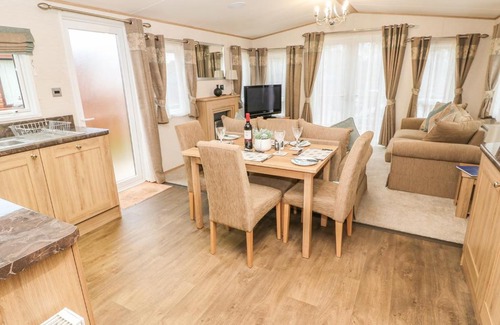 Haveringland Casa | 32 Lake View, Norwich