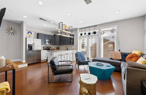 West End Condominio | 3203 Long BLVD