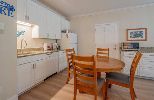 Delavan Lake Casa | 1505 South Shore Dr, 332, Delavan, WI