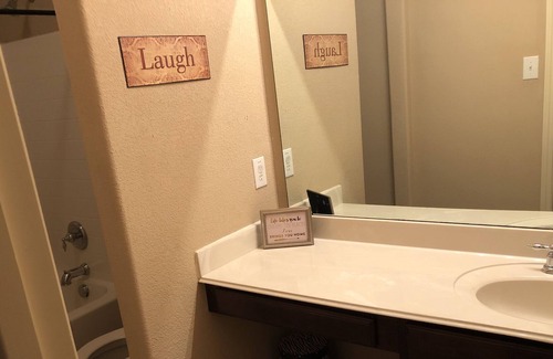 Keller Casa | 3500 pies cuadrados en casa 15 MINUTOS DE TEXAS MOTOR SPEEDWAY- 25 MINUTOS DE STOCKYAR