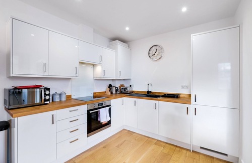 High Wycombe Apartamento | 360 HP11 Easton St 6-4 - Eastons 2 Bedroom Apartment with Sofa Bed