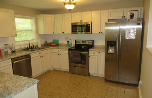 Church Street Casa | 3755 Unit#1 · Cozy King nr ATL, netflix, Disney, Priv 1/2 Bath