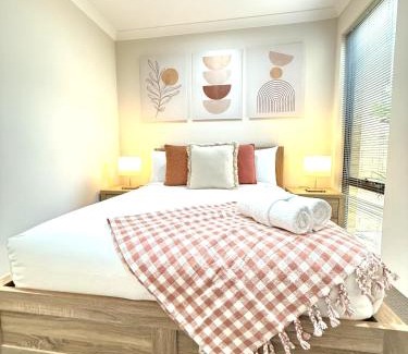 Pearsall Casa | 38 Suburban Retreat 3br 2ba Babyfriendly