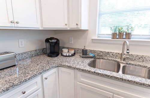 Greer Casa | 3Bed/2Bath Ritzy 3 of 3