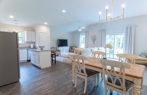 Greer Casa | 3Bed/2Bath Ritzy 3 of 3