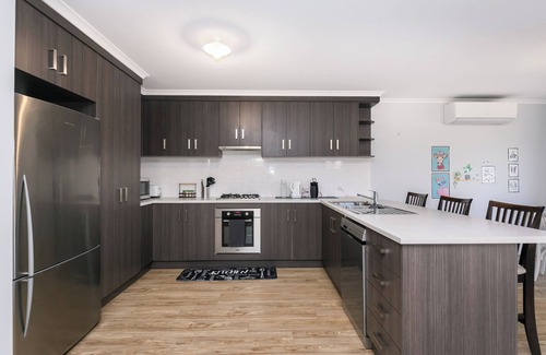 Mount Barker Casa | 3bedroom Modern Home in Mt Barker, 8km to Hahndorf