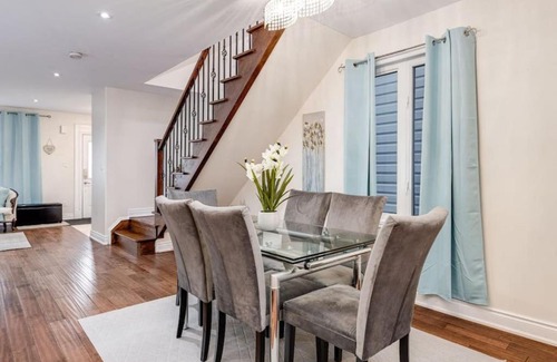 Woodbine Heights Casa | 3BR Casa close to Woodbine Beach with deck area and WFH