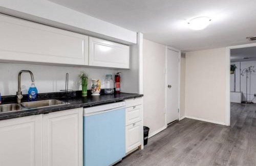 Woodbine Heights Casa | 3BR Casa close to Woodbine Beach with deck area and WFH