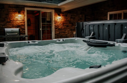 Millmont Cabina | 3BR Cozy Country Cabin w/ Hot Tub near Penns Creek