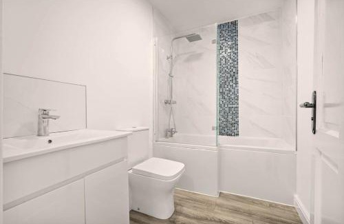 Moseley Casa | 3BR Luxury home in Peaceful Moseley