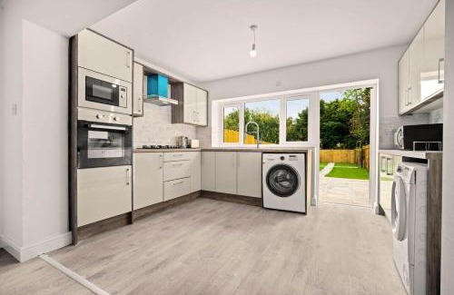 Moseley Casa | 3BR Luxury home in Peaceful Moseley