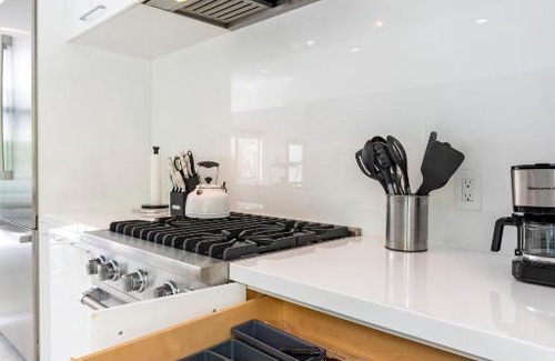 Hollywood Dell Casa | $3M Modern Hollywood New Construction Villa Oasis