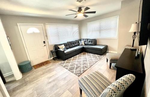 Gulfport Casa | 4/2 Home Close to Beach, Centrally located!