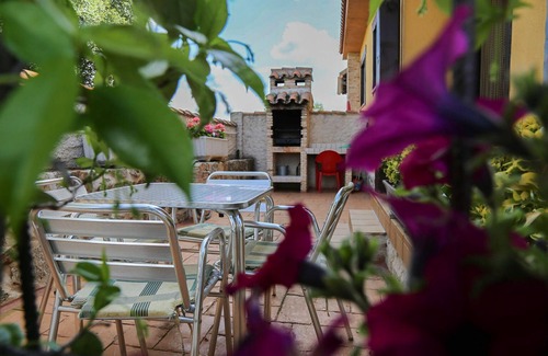 Colmenar del Arroyo Apartamento | 4 alojamientos con piscina, jardin y barbacoas en un entorno de naturaleza .