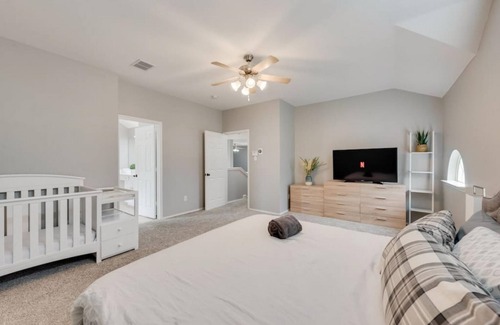 Keller Casa | 4 BDR Home Gym Theater Room