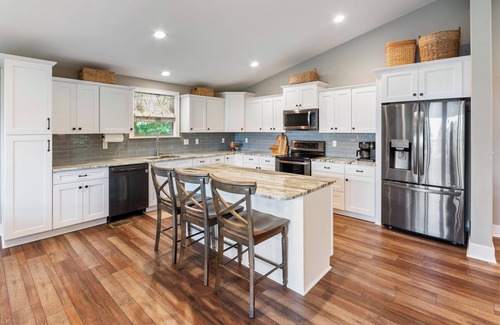 Higden Casa | 4 bdrm/3.5 bathLakefront home - Come & Play!