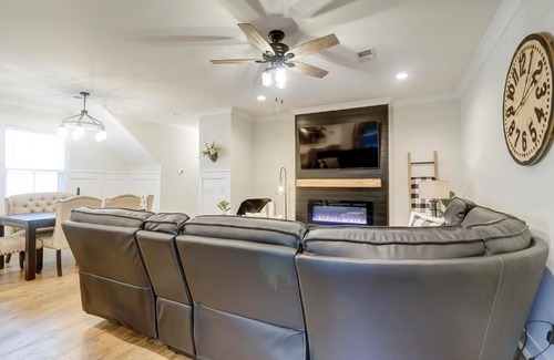 Spanish Wells Casa | 4 Bed 35 BA 1K 3Q 2T Sleeper Sofa Park 3 Cars Bikes & Beach Gear included