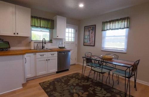 Pittsburgh Casa | 4 Bed Cape Cod | Comfort & Charm Near the City