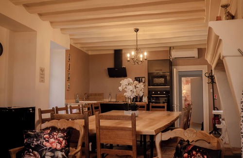 Saint-Saturnin-sur-Loire Casa | 4-bed dormitory room in the Château outbuilding overlooking the Loire River