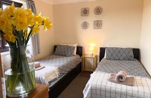 Llanddona Casa | 4 Bed Farmhouse - Pets - Garden - Parking